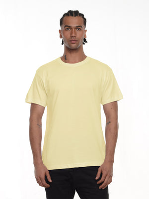 Camiseta hombre básica fit natural color amarillo mantequilla · Aritex Colombia