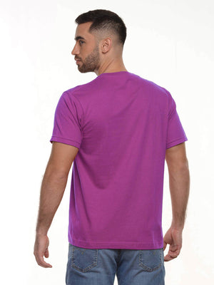Camiseta hombre básica fit natural color morado, vista 2 · Aritex Colombia