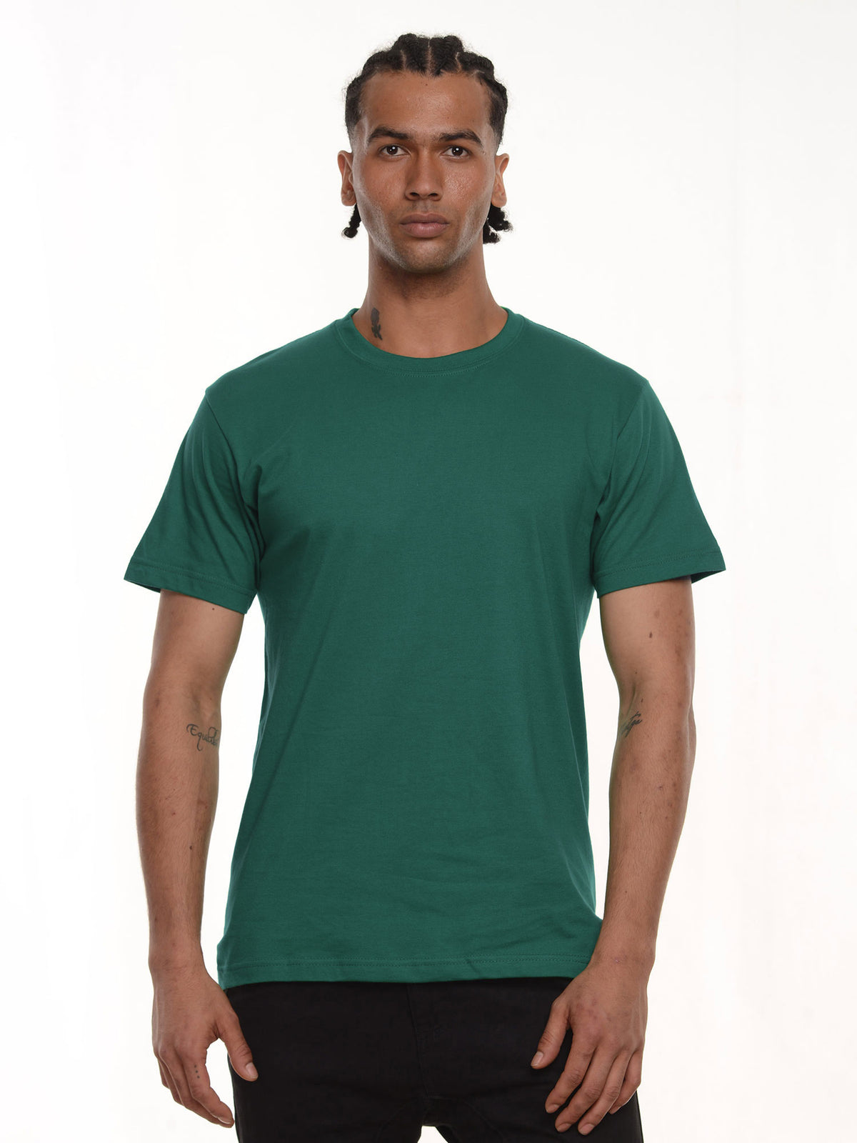 Camiseta hombre básica fit natural color verde botella · Aritex Colombia