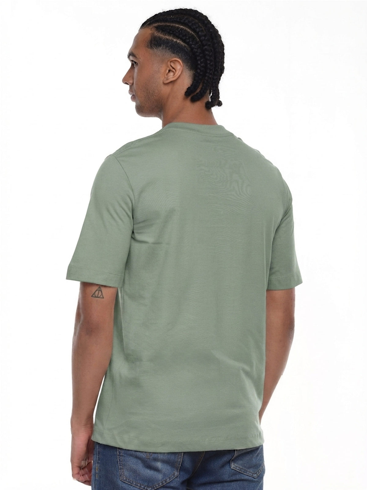 Camiseta hombre regular fit 230g color verde invierno, vista 2 · Aritex Colombia
