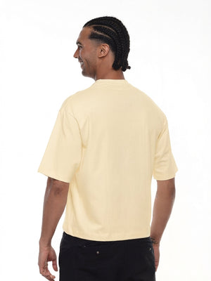 Camiseta hombre boxy fit color amarillo mantequilla, vista 2 · Aritex Colombia