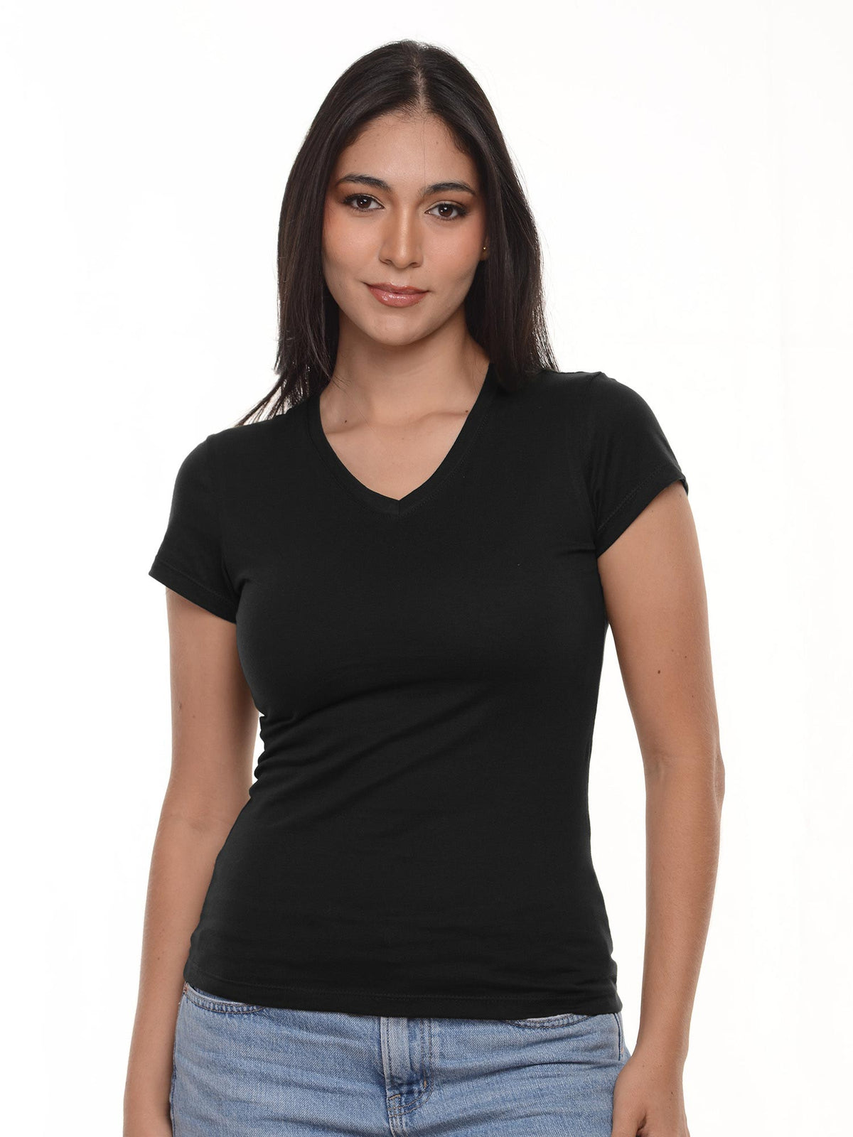 Camiseta mujer slim fit cuello v color negro · Aritex Colombia