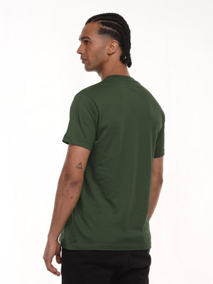 Camiseta hombre básica fit natural color verde militar, vista 2 · Aritex Colombia