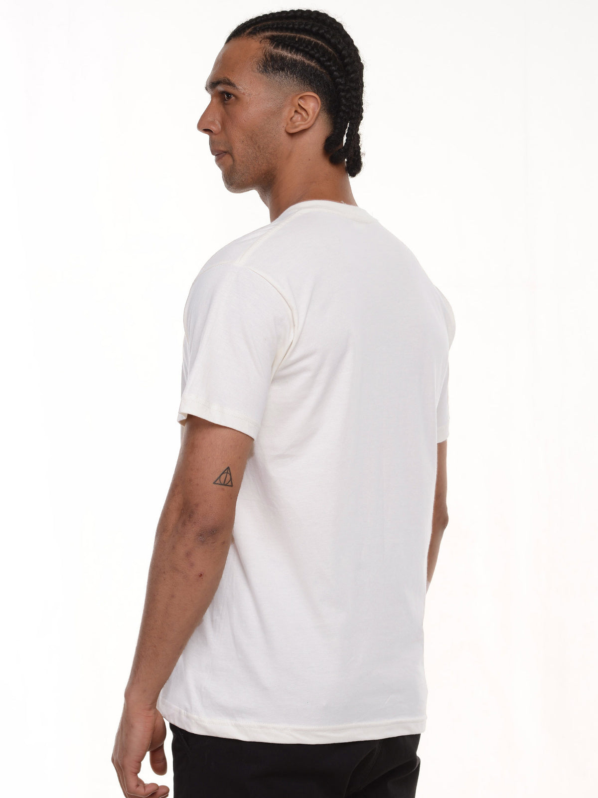 Camiseta hombre básica fit natural color marfil, vista 2 · Aritex Colombia