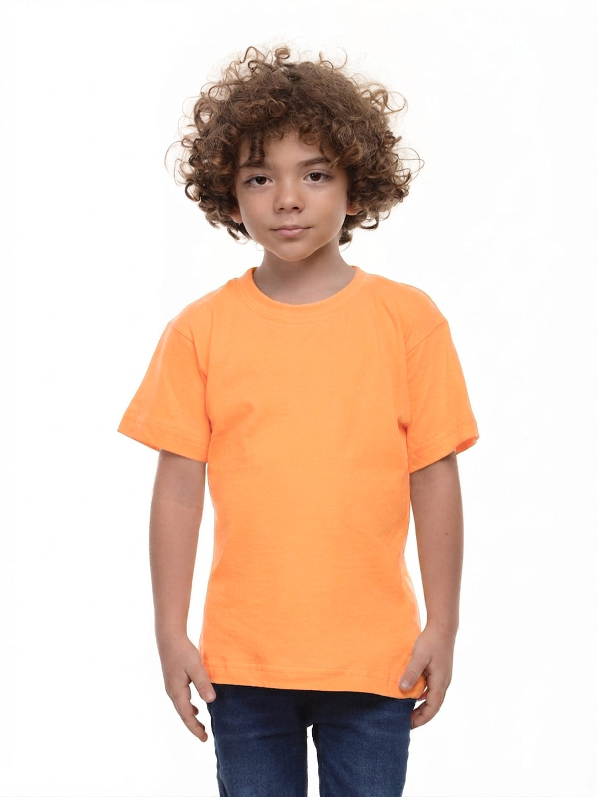 Camiseta niño básica fit natural color naranja neon · Aritex Colombia