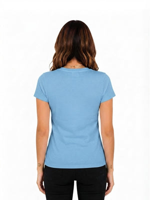 Camiseta mujer slim fit color azul cielo, vista 2 · Aritex Colombia