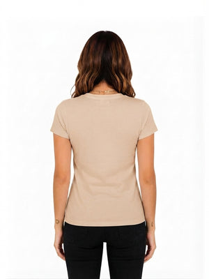 Camiseta mujer slim fit color nude, vista 2 · Aritex Colombia