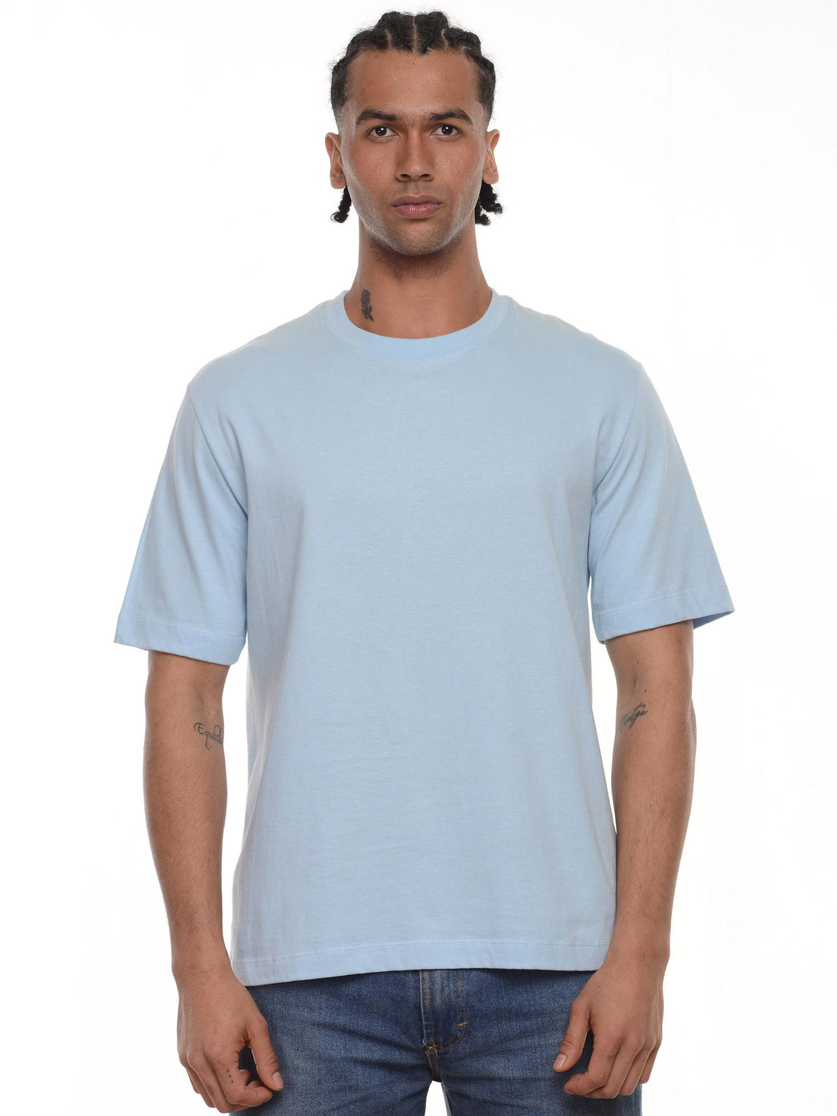 Camiseta hombre regular fit 230g color azul cielo · Aritex Colombia