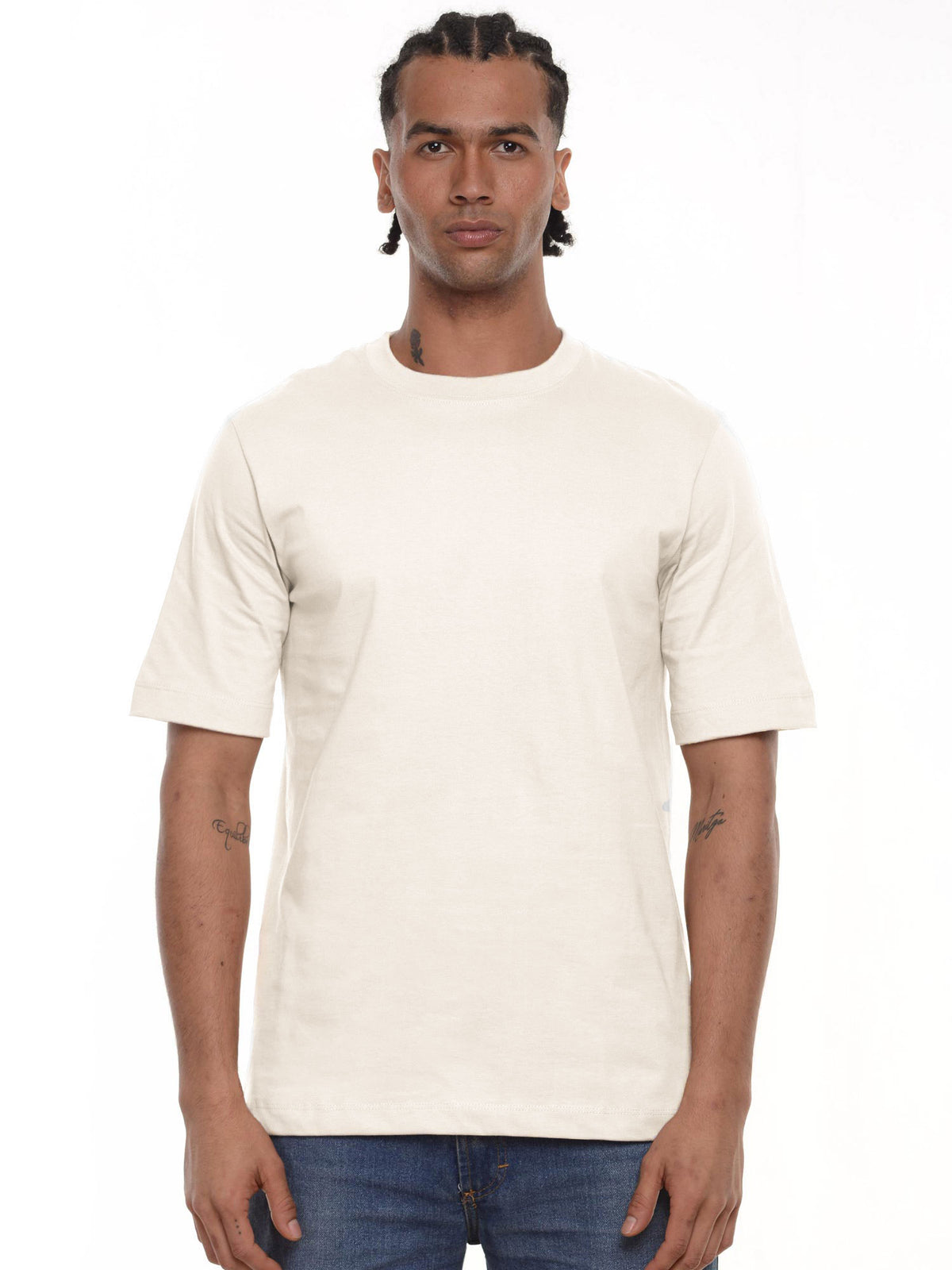 Camiseta hombre regular fit 230g color marfil · Aritex Colombia