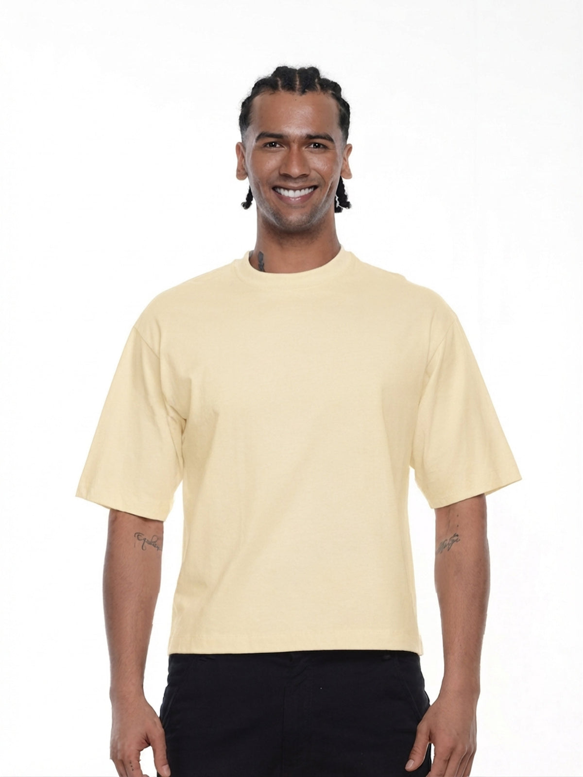 Camiseta hombre boxy fit color amarillo mantequilla · Aritex Colombia