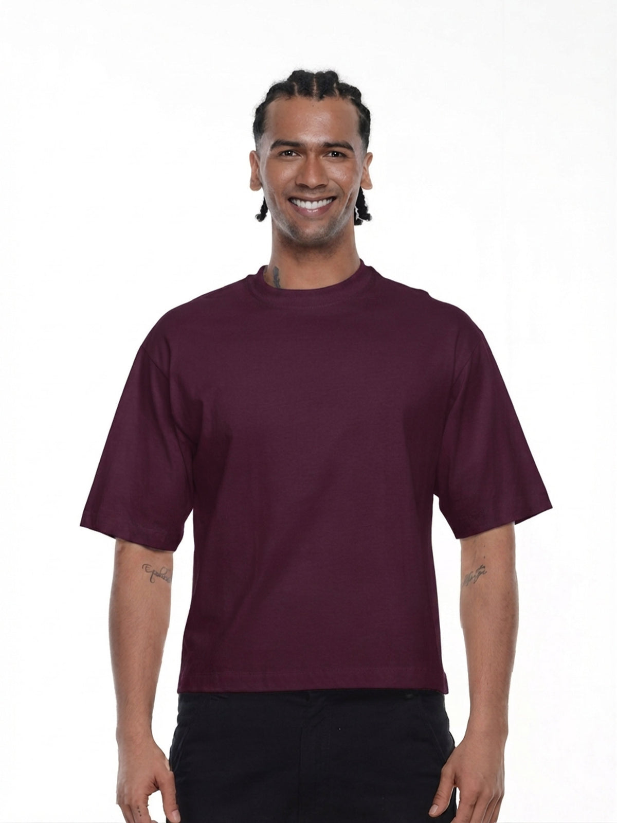 Camiseta hombre boxy fit color burdeo imperial · Aritex Colombia