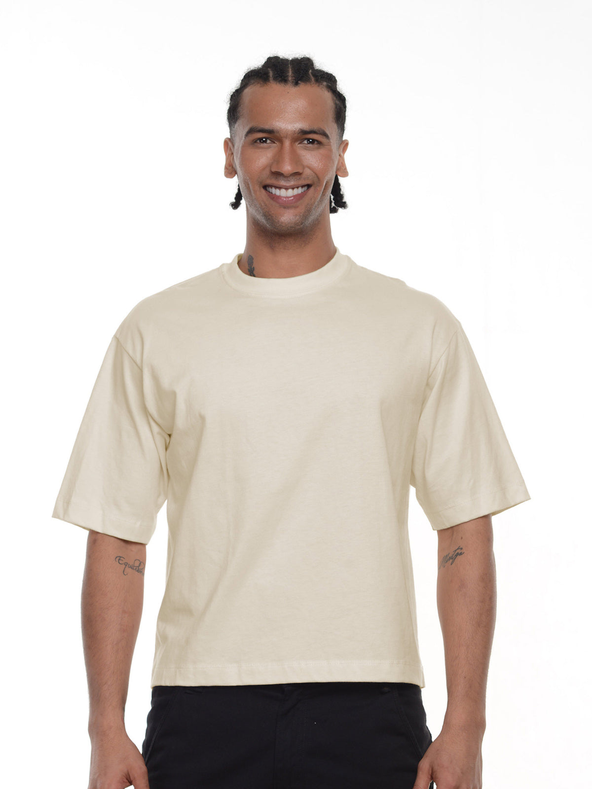 Camiseta hombre boxy fit color vainilla · Aritex Colombia
