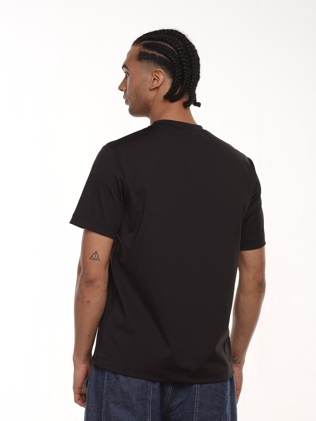 Camiseta hombre regular fit con elastano color negro, vista 2 · Aritex Colombia